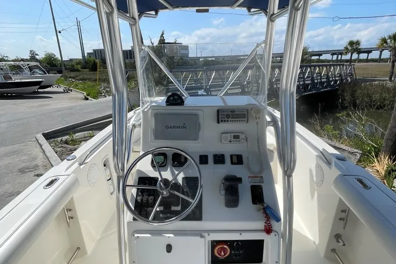 Slide: The Image of 2007 Edgewater 228 boat cockpit with steering wheel and Garmin navigation system. - 15