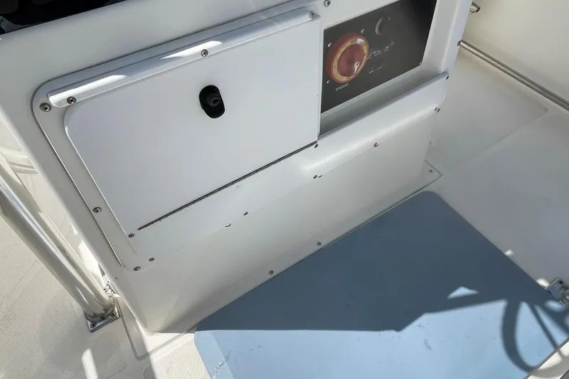 Slide: The Image of 2007 Edgewater 228 boat console with storage compartment and control panel. - 21