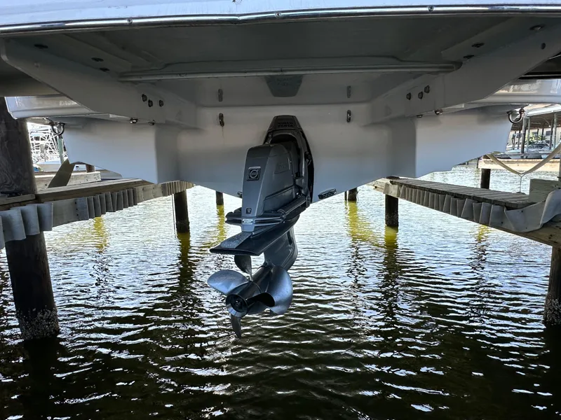 Slide: The Image of 2023 Four Winns HD8 boat stern view with propeller above water. - 11