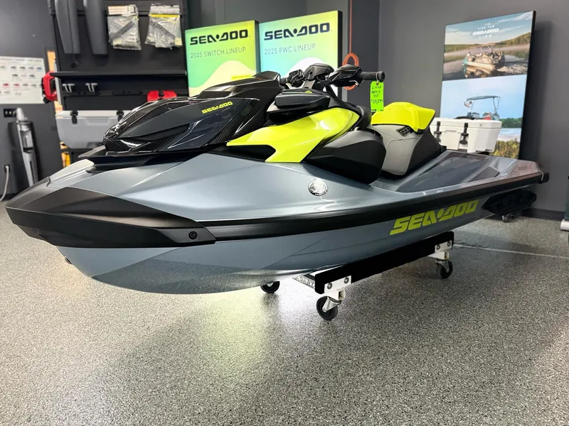 Slide: The Image of Sea-Doo RXP-X 325 Tech Package 2025 - 3