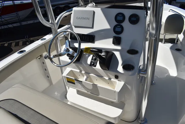 Slide: The Image of Key West Boats 203 FS 2026 - 31