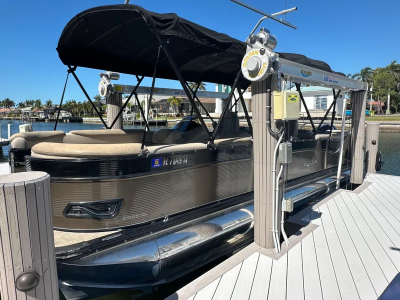 Slide: The Image of 2020 Avalon Catalina Platinum Quad Lounger boat docked under a sunny blue sky. - 19