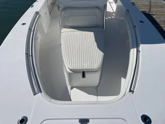 Slide: The Image of 2007 Southport 28 CC boat with white seating and spacious deck. - 20