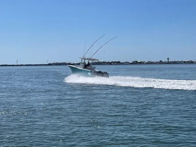 Slide: The Image of 2007 Southport 28 CC boat cruising on open water under clear blue sky. - 32