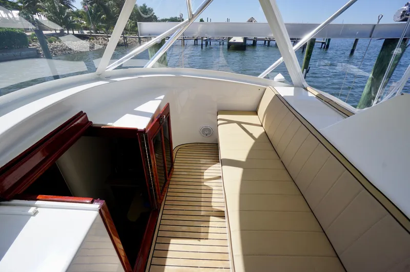 Slide: The Image of Dixon 34 Osprey - Seating - 5