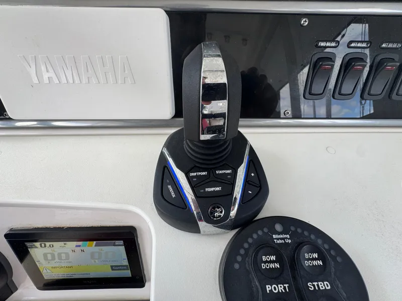Slide: The Image of Control panel of a 2016 Everglades 435 Center Console boat with Yamaha throttle. - 21