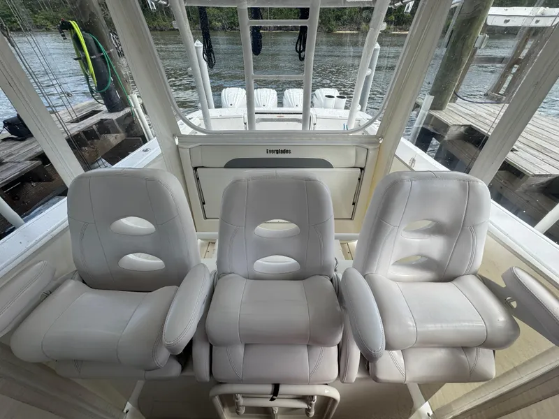 Slide: The Image of Three white seats on a 2016 Everglades 435 Center Console boat. - 49