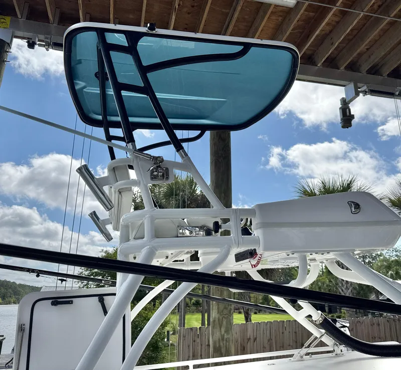 Slide: The Image of Everglades 435 Center Console 2016 - 51