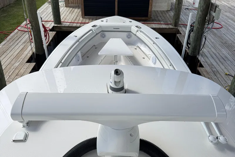 Slide: The Image of Everglades 435 Center Console 2016 - 52