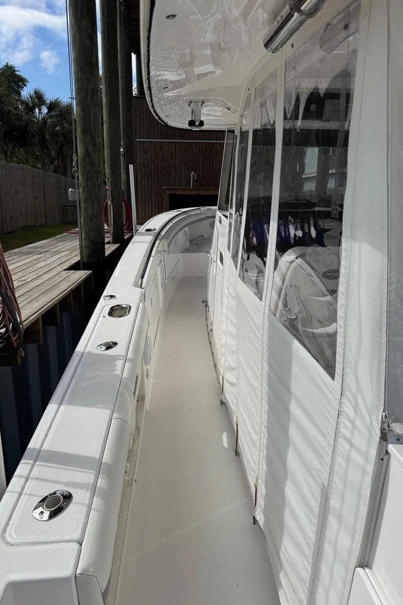 Slide: The Image of Everglades 435 Center Console 2016 - 53