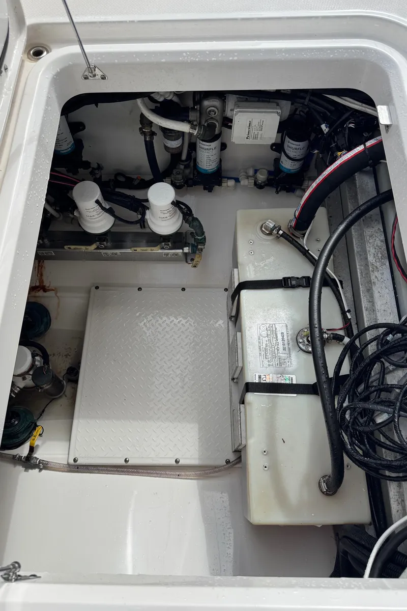 Slide: The Image of Everglades 435 Center Console 2016 - 54