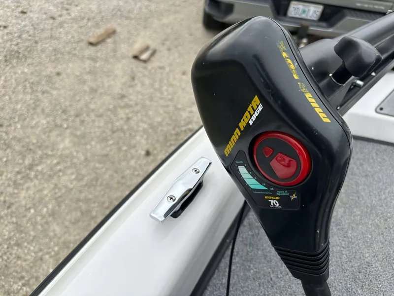 Slide: The Image of 2009 Skeeter SL 190 boat with Minn Kota Edge trolling motor control. - 9