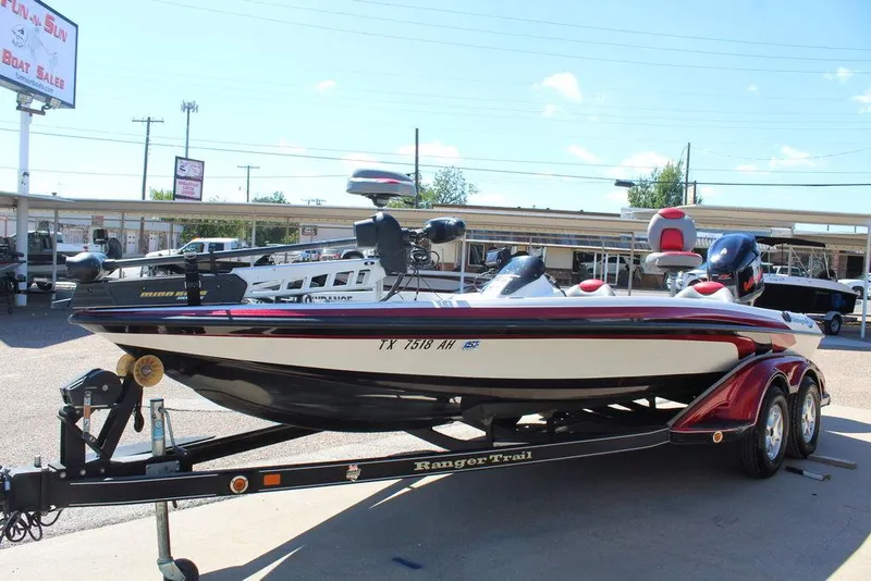 Slide: The Image of 2007 Ranger Z21 boat on trailer in outdoor dealership lot. - 11