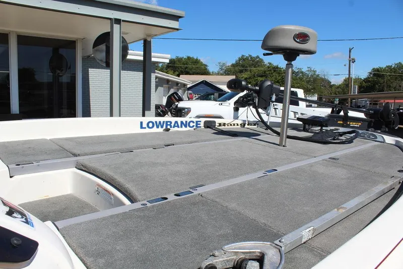 Slide: The Image of 2007 Ranger Z21 boat deck with Lowrance equipment, outdoor setting. - 22