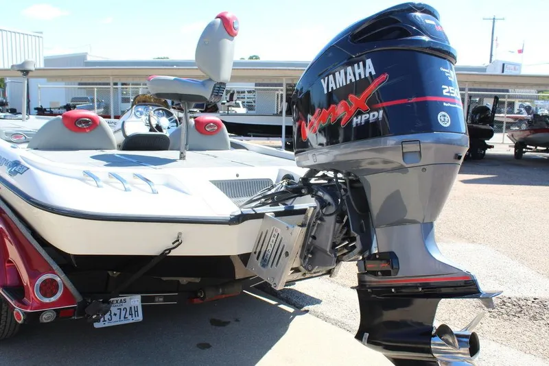 Slide: The Image of 2007 Ranger Z21 boat with Yamaha VMAX HPDI outboard motor. - 5