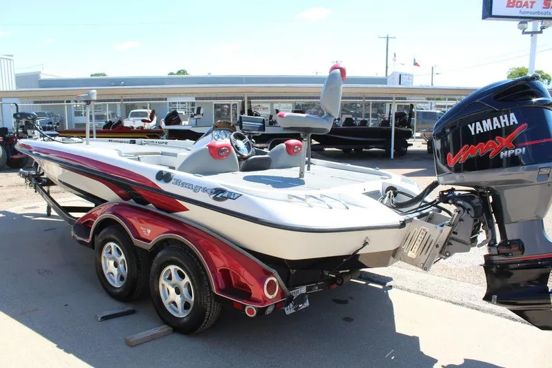 Slide: The Image of 2007 Ranger Z21 boat with Yamaha VMAX engine on a trailer in a dealership lot. - 8