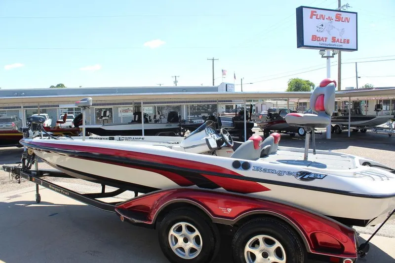 Slide: The Image of 2007 Ranger Z21 boat on trailer at Fun-N-Sun Boat Sales dealership. - 9