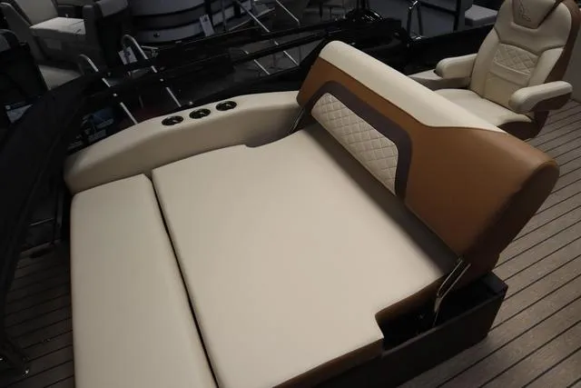 Slide: The Image of Lowe SS 210 DL Triple Tube Package 2025 - 3