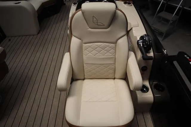 Slide: The Image of Lowe SS 210 DL Triple Tube Package 2025 - 4