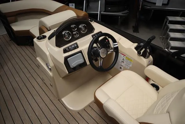 Slide: The Image of Lowe SS 210 DL Triple Tube Package 2025 - 5