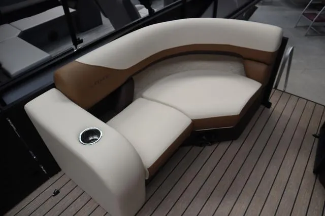 Slide: The Image of Lowe SS 210 DL Triple Tube Package 2025 - 7