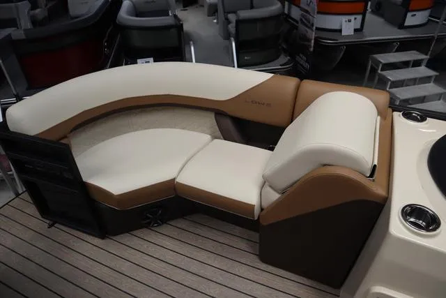 Slide: The Image of Lowe SS 210 DL Triple Tube Package 2025 - 8