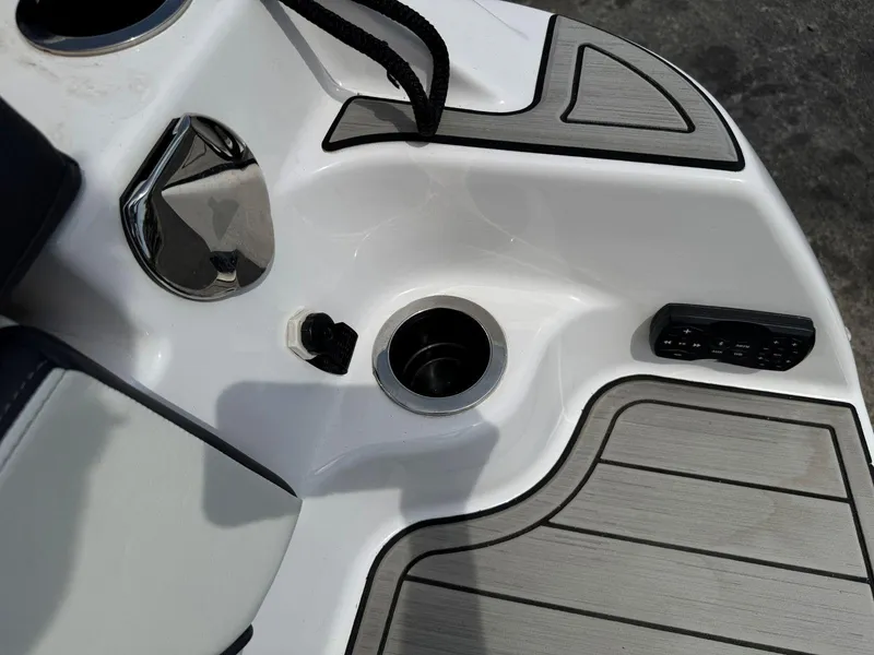 Slide: The Image of Yamaha Boats 2021 252SE deck detail with cup holder and control panel. - 20