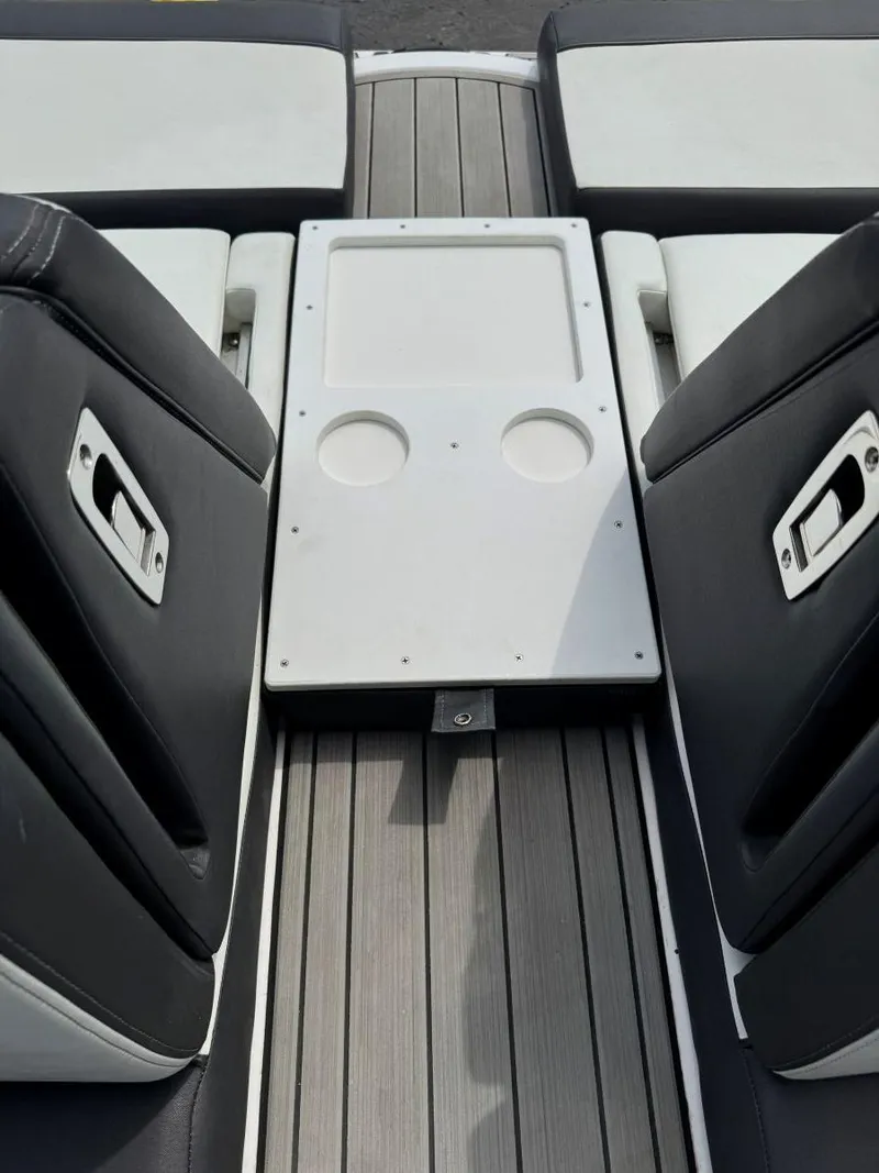 Slide: The Image of 2021 Yamaha Boats 252SE interior with sleek seating and integrated cup holders. - 21