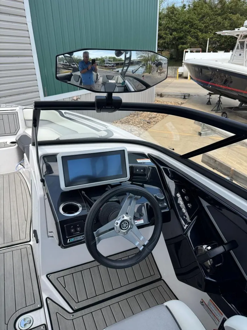 Slide: The Image of 2021 Yamaha Boats 252SE dashboard with steering wheel and touchscreen display. - 29
