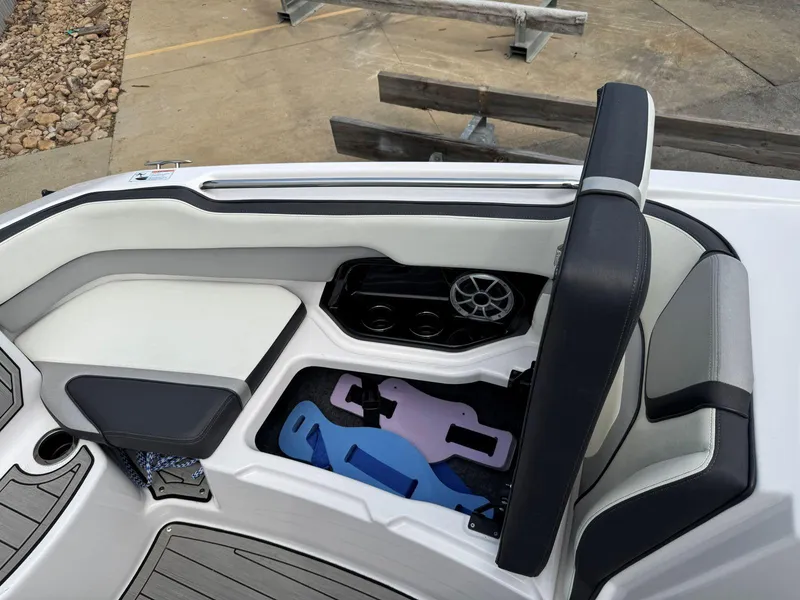 Slide: The Image of 2021 Yamaha Boats 252SE interior with storage compartment and speaker. - 43