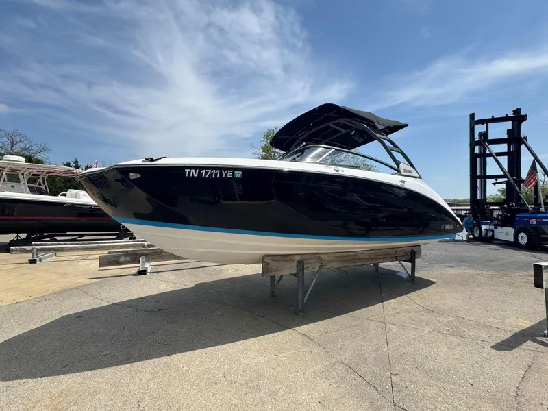 Slide: The Image of 2021 Yamaha Boats 252SE on display, sleek black and white design, sunny day. - 5