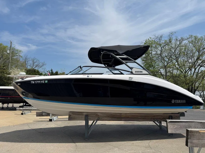 Slide: The Image of 2021 Yamaha Boats 252SE on display, sleek black and white design, outdoor setting. - 6