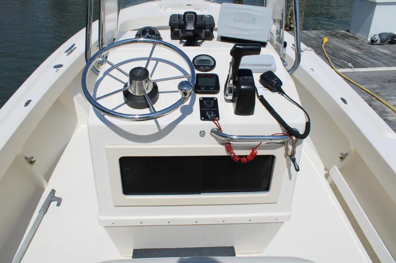 Slide: The Image of 2006 Parker 1801 Center Console boat dashboard with steering wheel and controls. - 10