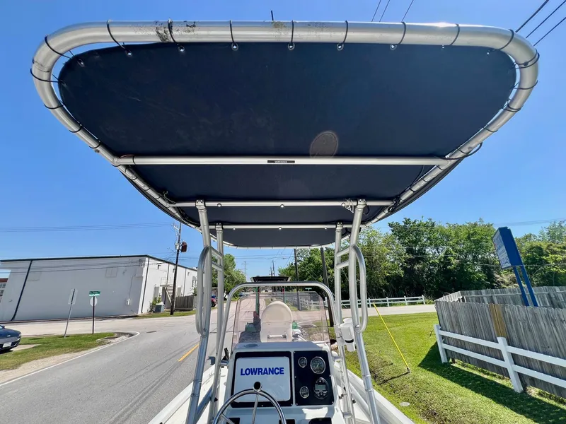 Slide: The Image of 2019 G3 Bay 20 DLX boat with canopy and Lowrance navigation system. - 12