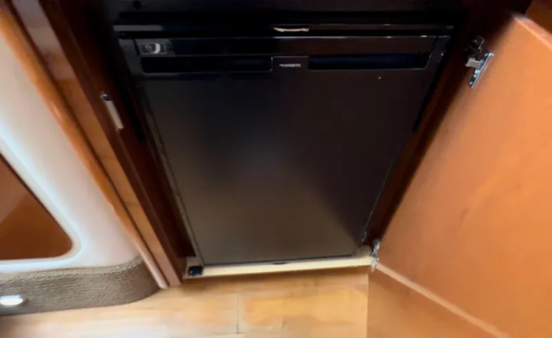 Slide: The Image of Sea Ray 370 Sundancer 2014 - 50