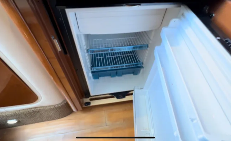 Slide: The Image of Sea Ray 370 Sundancer 2014 - 51