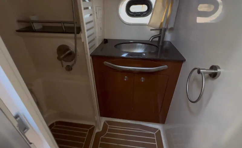 Slide: The Image of Sea Ray 370 Sundancer 2014 - 61