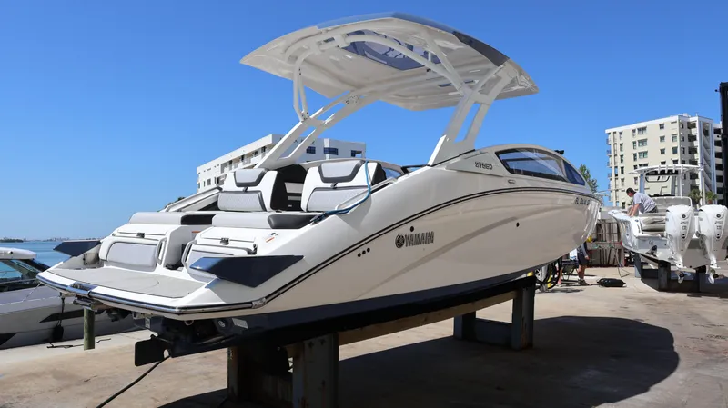 Slide: The Image of 2020 Yamaha Boats 275 SD on display, featuring sleek design and modern amenities. - 2