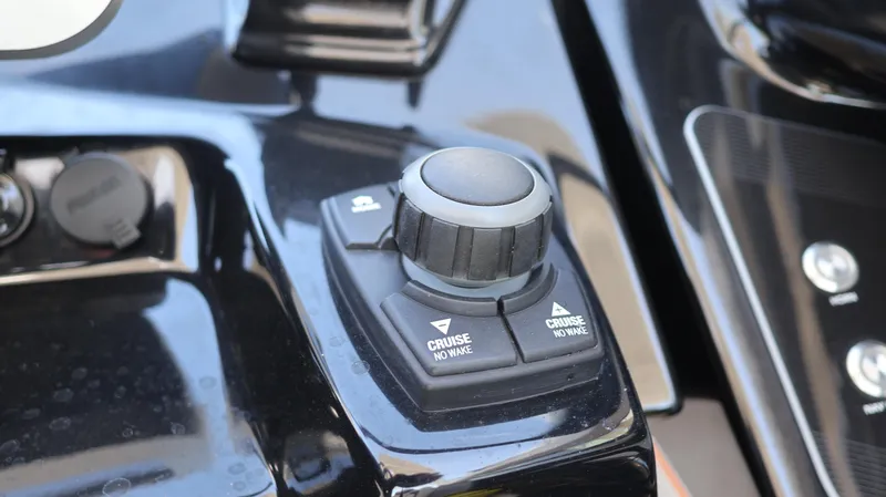 Slide: The Image of Control panel of 2020 Yamaha Boats 275 SD, featuring cruise control knob. - 29