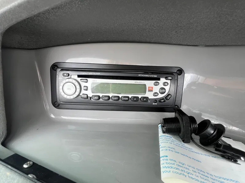 Slide: The Image of 2004 Chaparral 210 SSi boat stereo system with detachable JBL CD player. - 16