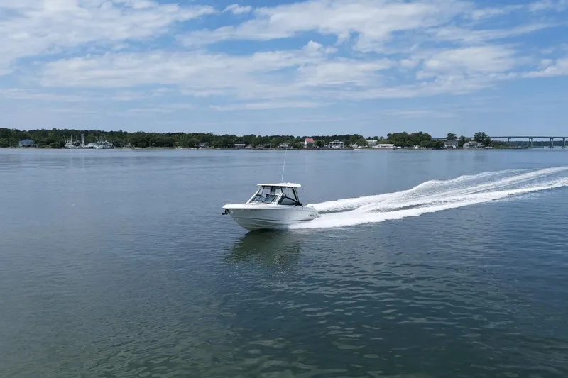 Slide: The Image of Boston Whaler 240 Vantage 2021 - 10
