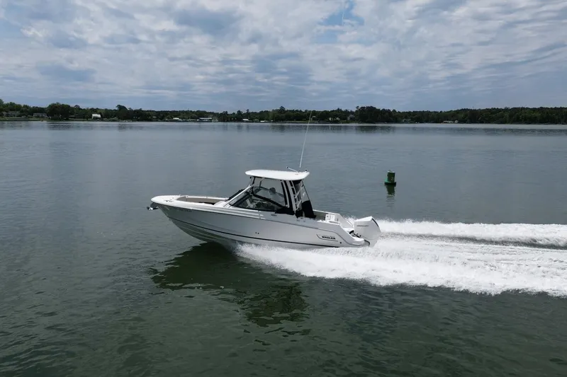 Slide: The Image of Boston Whaler 240 Vantage 2021 - 11
