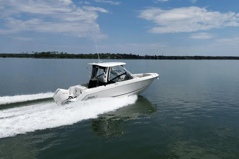 Slide: The Image of Boston Whaler 240 Vantage 2021 - 12