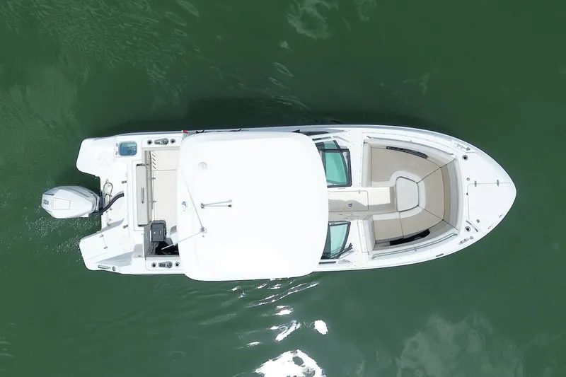 Slide: The Image of Boston Whaler 240 Vantage 2021 - 13