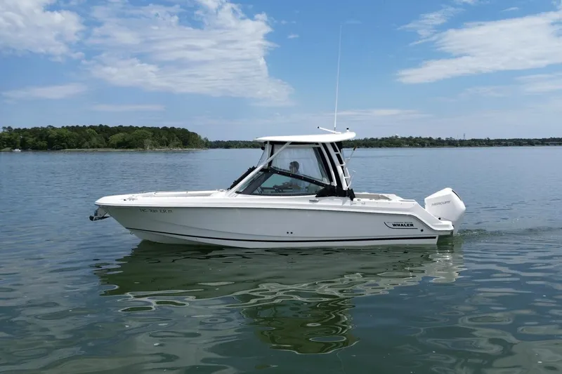 Slide: The Image of Boston Whaler 240 Vantage 2021 - 2