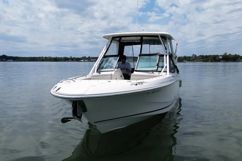 Slide: The Image of Boston Whaler 240 Vantage 2021 - 3