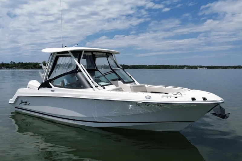 Slide: The Image of Boston Whaler 240 Vantage 2021 - 4