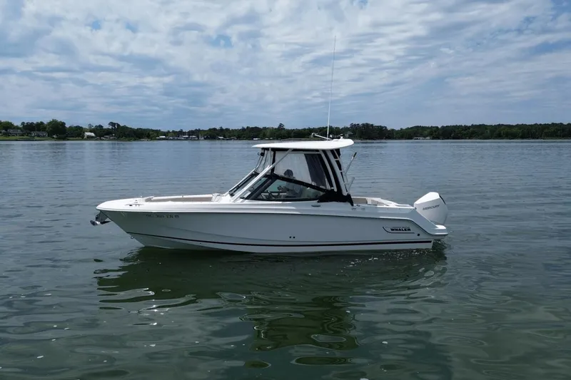 Slide: The Image of Boston Whaler 240 Vantage 2021 - 5