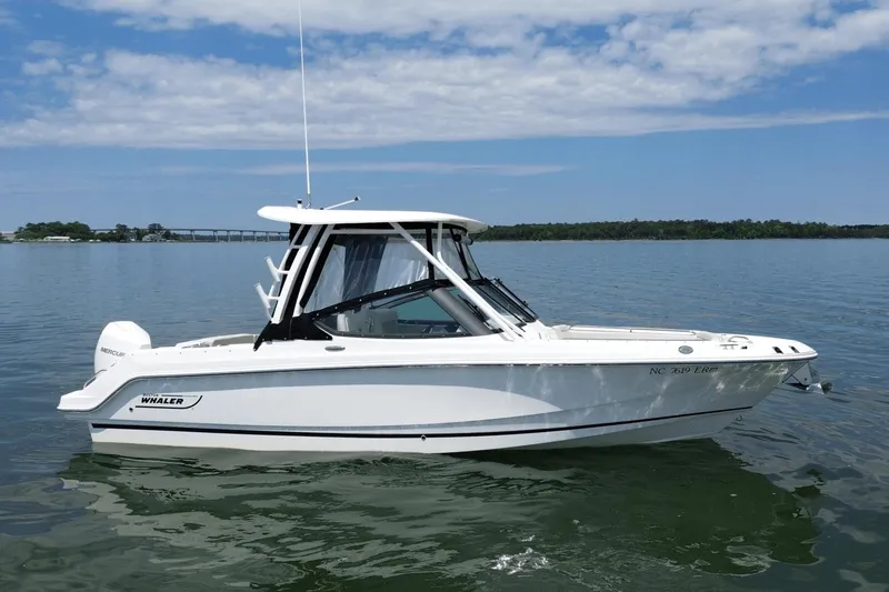 Slide: The Image of Boston Whaler 240 Vantage 2021 - 6