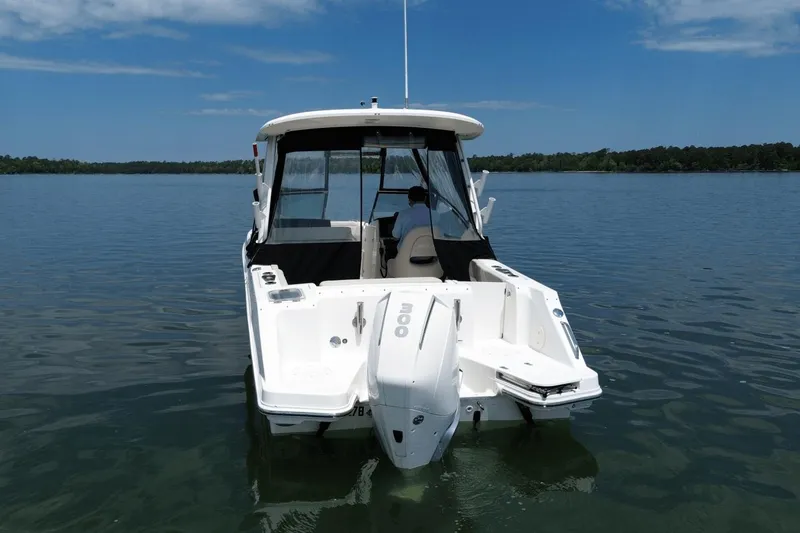 Slide: The Image of Boston Whaler 240 Vantage 2021 - 8